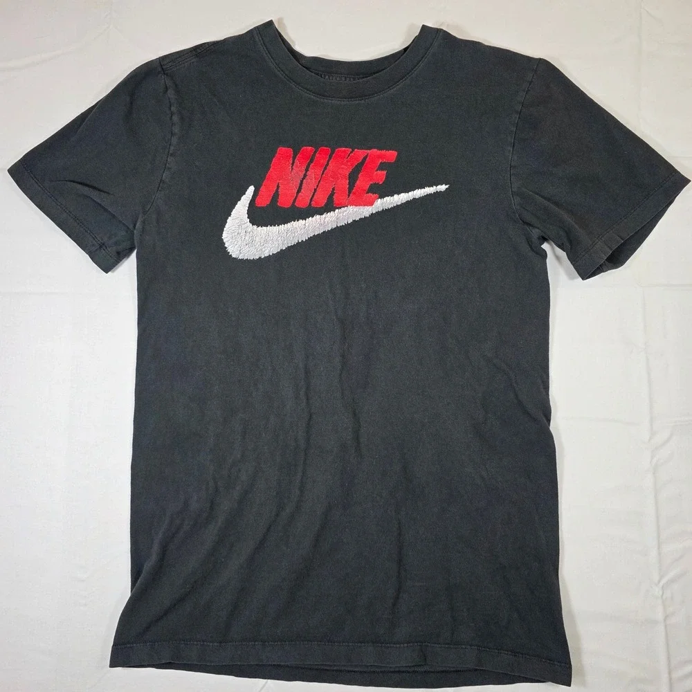 Nike Mens Chenille Swoosh Logo Graphic T-Shirt Black Red White Small